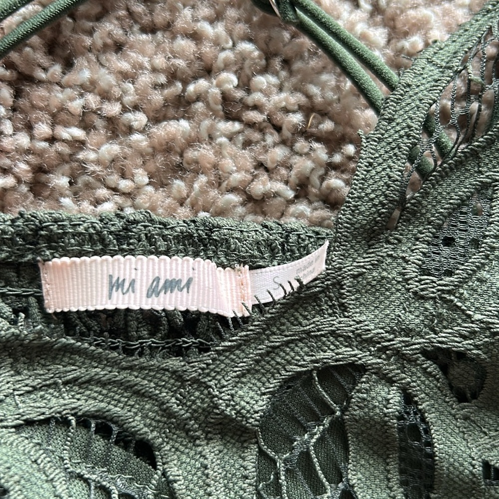 Green top - Picture 4 of 5